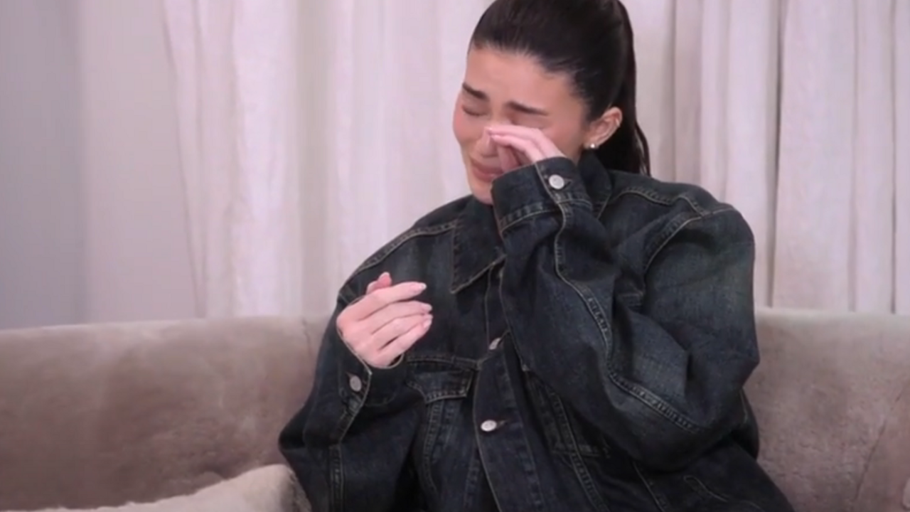 Kylie Jenner Breaks Down in Tears on 'The Kardashians'