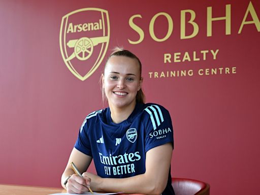 Daphne van Domselaar eager to win trophies with Arsenal after Aston Villa exit