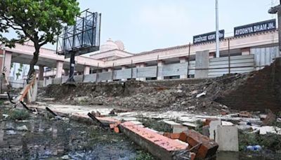 Six suspended over Ayodhya Rampath cave-ins, waterlogging