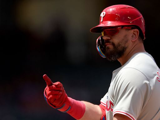 Schwarber exits Phillies' win vs. Marlins with back injury