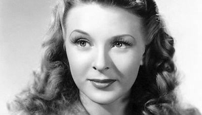 Evelyn Ankers: la historia de la actriz chilena coronada como la ‘reina del grito’ de terror en el Hollywood de los 40 - La Tercera