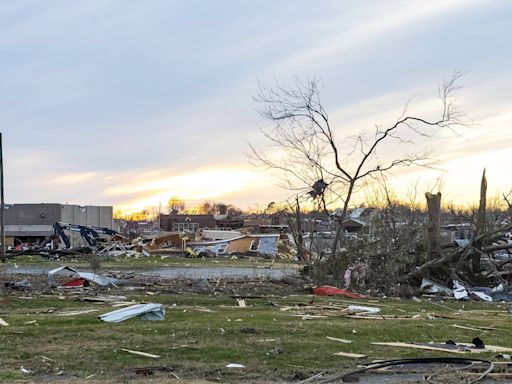 Kentucky declara estado de emergencia y tormentas dejan 19 muertos en centro-sur de EE.UU.