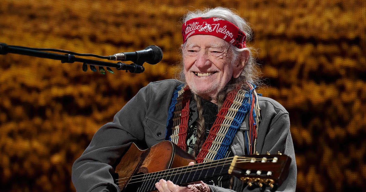 Willie Nelson Returns to the Stage After Missing Shows Due to Health