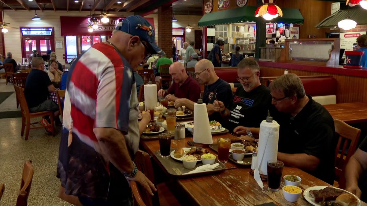 Man behind mission to deliver Christmas meals to North Texas first responders moves on