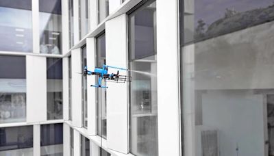 Vitres, façades… Les drones nettoient « tous les endroits inaccessibles »
