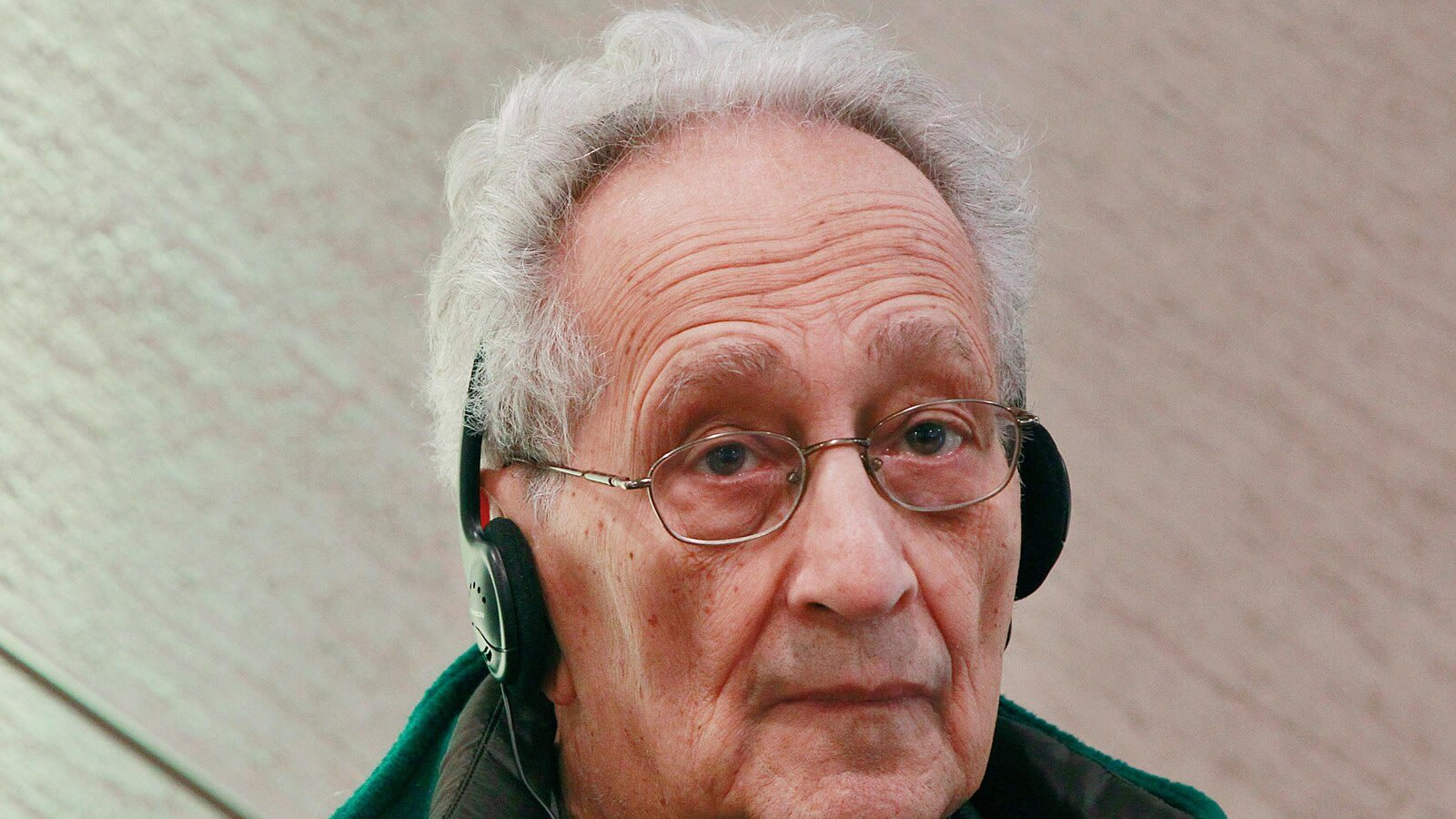 Frank Stella, artist who blurred lines between painting and sculpture, dies at 87
