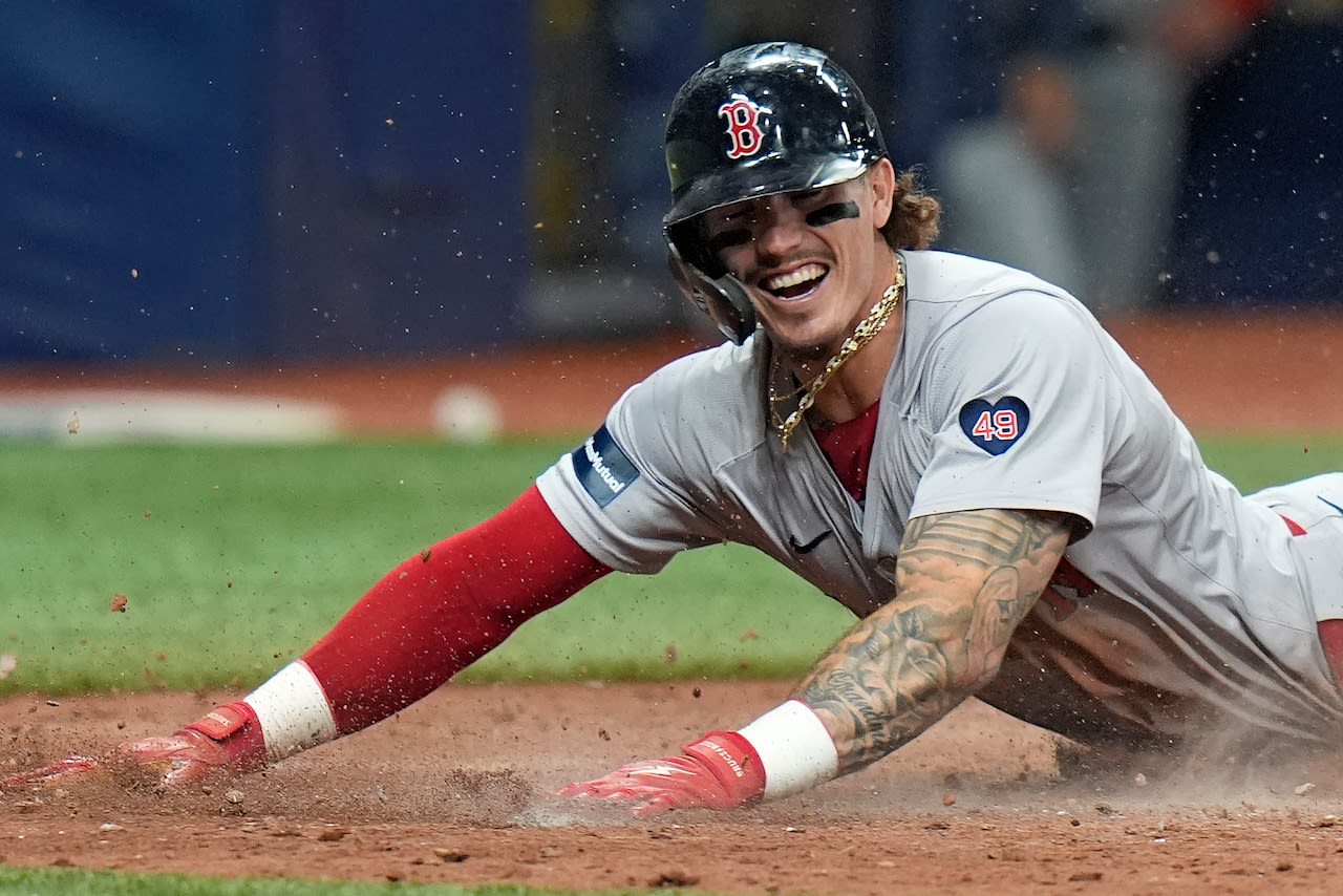 Red Sox win, stealing 4 bases (including home) in 8th inning rally vs. Rays