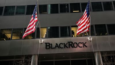 BlackRock Shareholders’ Support for Larry Fink’s Pay Passes by Small Margin