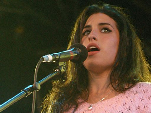 Rare backstage footage shows Amy Winehouse covering a classic Beatles song at Glastonbury