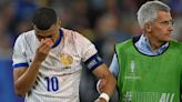 Mbappé salió en "ambulancia" y preocupa su continuidad en Eurocopa; revelan diagnóstico