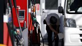 Japan’s Kishida Plans to Extend Gasoline Subsidies to Year-End