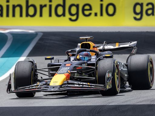 Verstappen impone su ley y saldrá primero en la carrera al esprint, con Pérez tercero