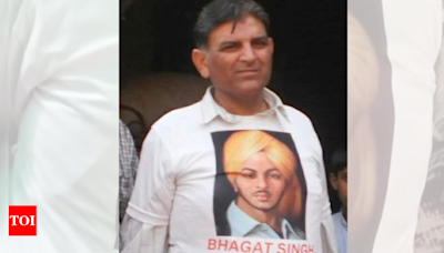 Lawyer in Pakistan out to prove Bhagat Singh innocent, determined to name a roundabout after him in Lahore | India News - Times of India