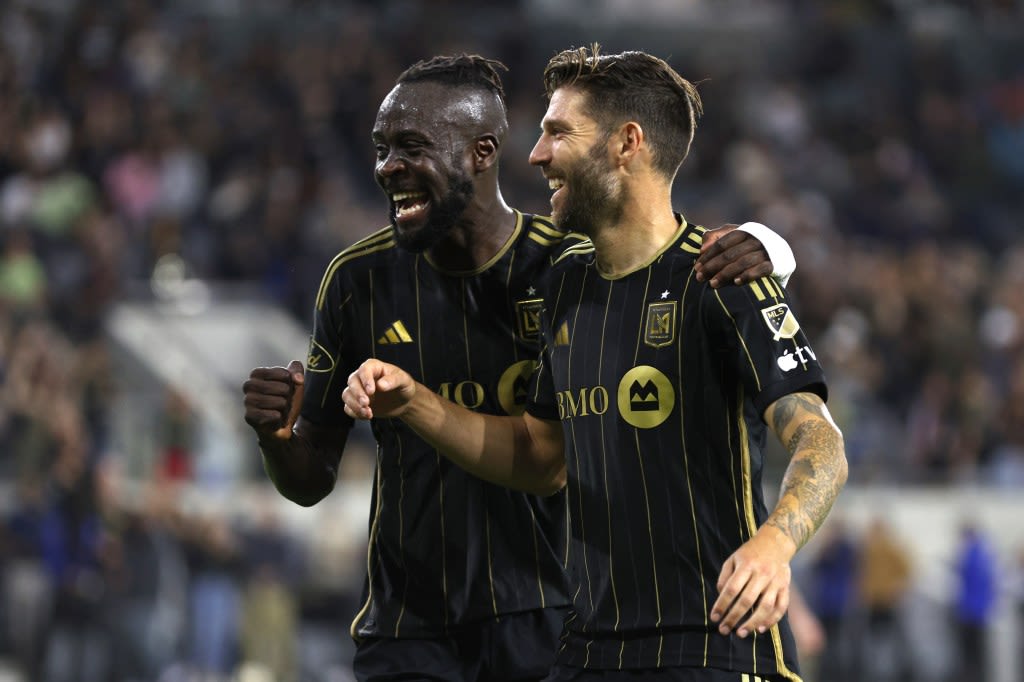 Kei Kamara passes Landon Donovan for 2nd-most MLS goals during LAFC’s victory Earthquakes