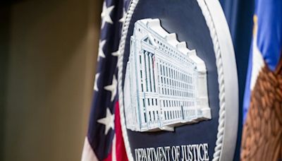 Senator Blasts DOJ's Stance Over Self-Custody Crypto Wallets