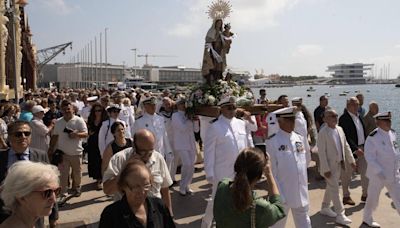 Ofrenda marinera a la Virgen del Carmen en el puerto de València