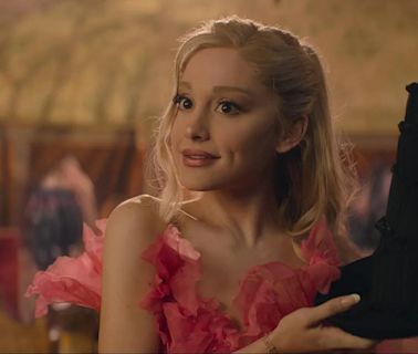 Ariana Grande apparaît aux côtés d'une star de « La Chronique des Bridgerton » dans la bande-annonce de la comédie musicale « Wicked »