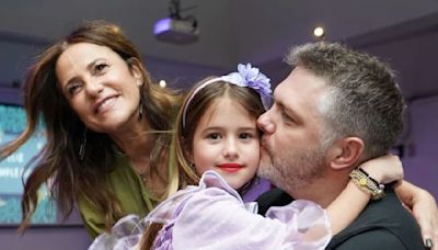 La respuesta de María Fernanda Callejón a los usuarios que criticaron el look de su hija de 7 años