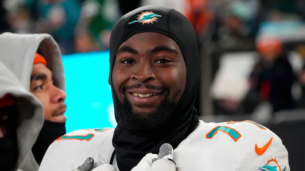 Dolphins OL Kion Smith reportedly suffered ACL tear