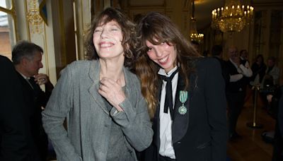 Quand Lou Doillon range les affaires de Jane Birkin avec émotion, un an après sa mort