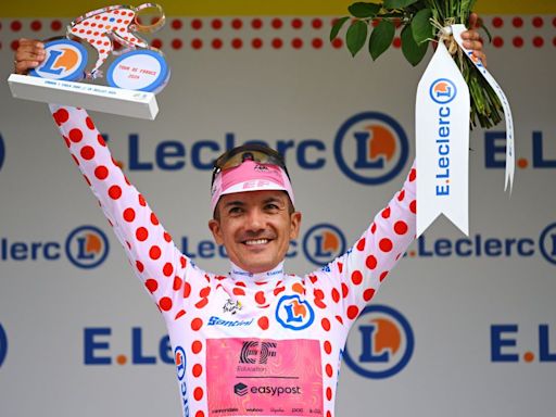 Richard Carapaz rides into Tour de France polka dot jersey on stage 19