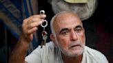 Las llaves de casa tienen peso simbólico para familias de Gaza desplazadas por la guerra