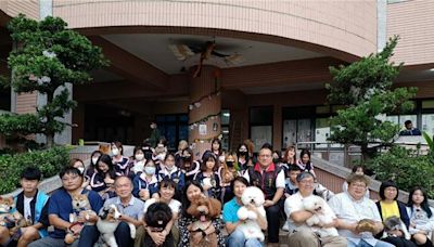 台中致用高中化身動物園 學生帶著寵物來上課 - 寶島