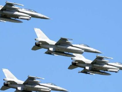 Llegada de aviones F-16 a Ucrania