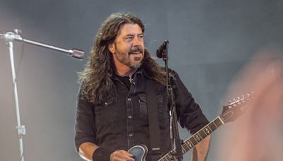 Foo Fighters' Frontman Dave Grohl Has Baby “Outside” 21-Year Marriage