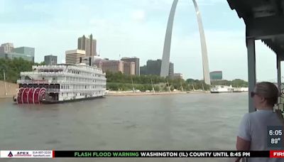 Riverboat cruises resume through downtown St. Louis as Mississippi River drops