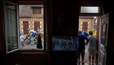 Tour de France: Philipsen wins stage 10 as lead quartet ramp up war of words