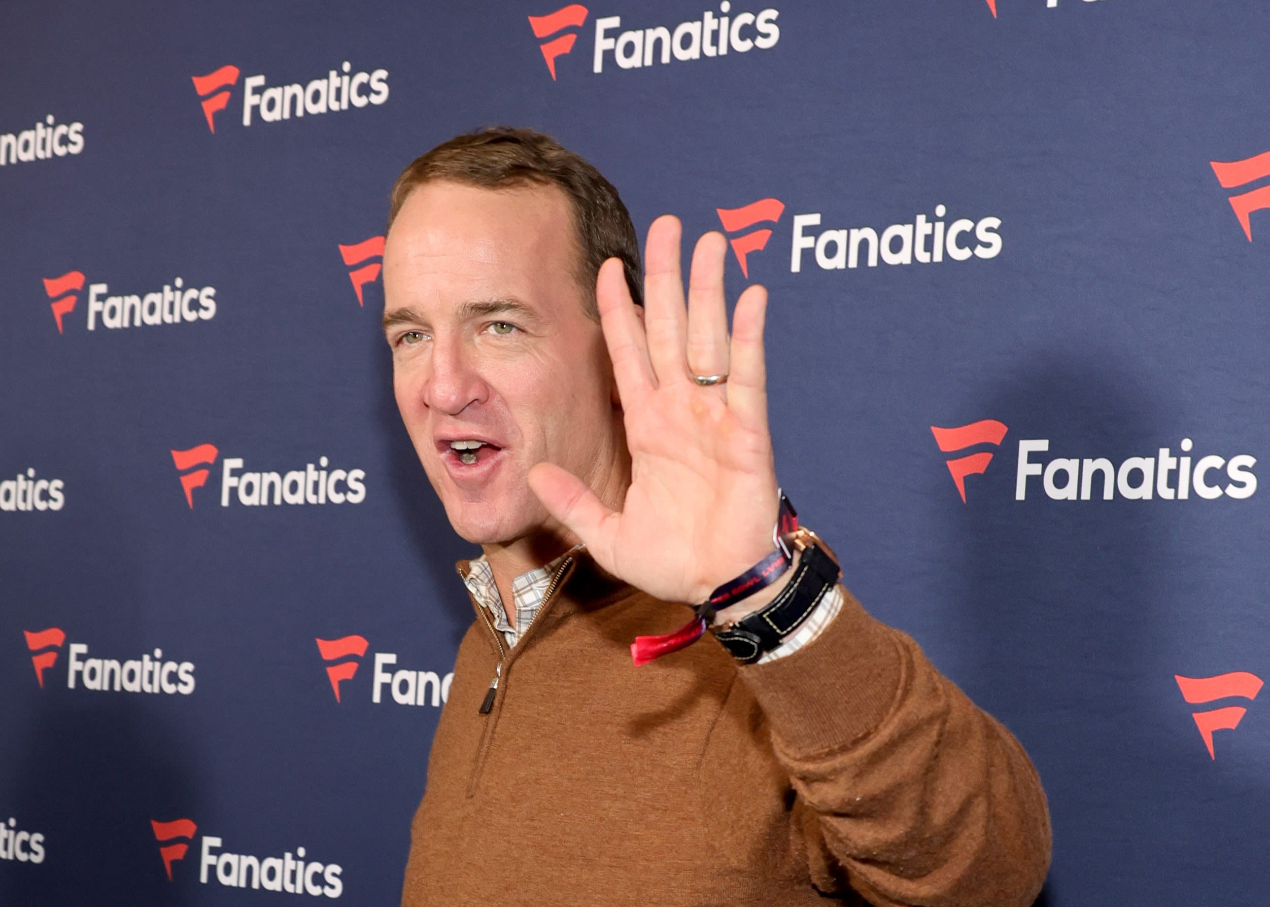 Peyton Manning weighs in on Broncos’ quarterback competition
