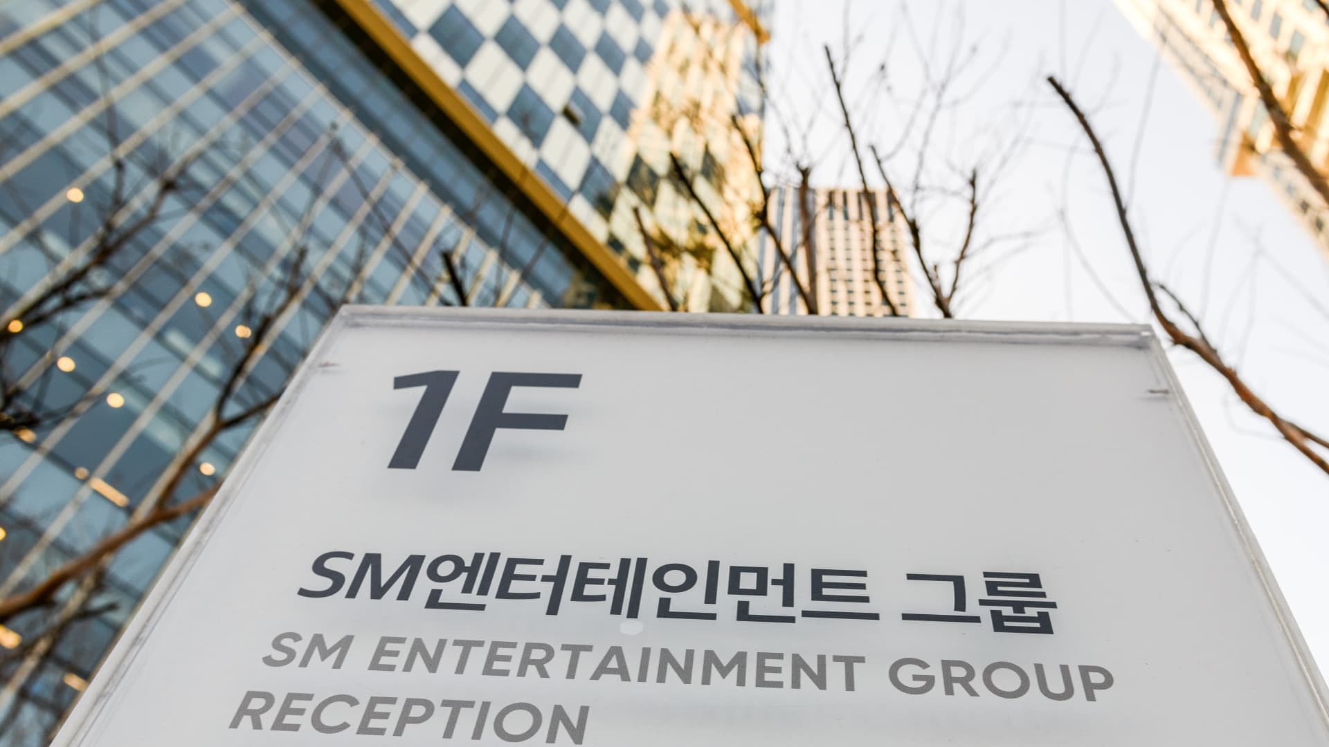Top K-pop stocks fall after reports that Hybe may sell $50 million stake in SM Entertainment