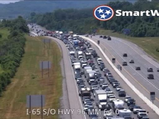 Multi-vehicle crash backs up I-65N traffic for miles in Williamson County