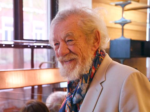 Ian McKellen y su legado desconocido ayudando a jóvenes a vivir su libertad