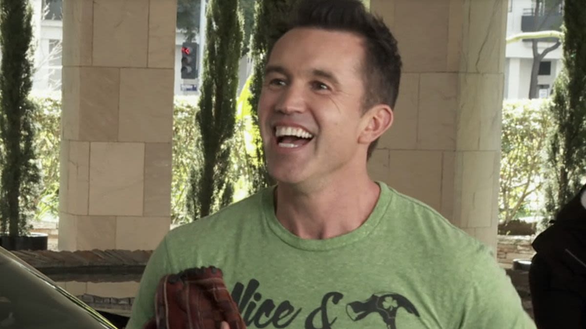 It's An Always Sunny Miracle! Rob McElhenney And Kaitlin Olson Joined Philadelphia Phillies Greats Chase ...