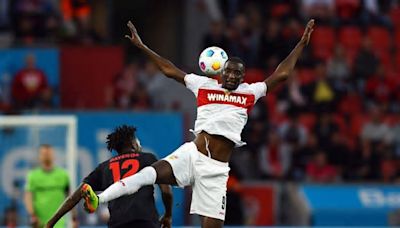 Soccer-Leverkusen score last-gasp goal against Stuttgart to stretch record unbeaten run