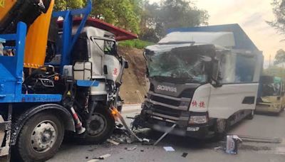 打鼓嶺三車相撞三人傷 兩名貨車司機一度被困 (09:43)