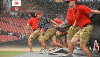 MLB／10局下為不想因雨暫停努力了 白襪投手褲子內側狂蹭球