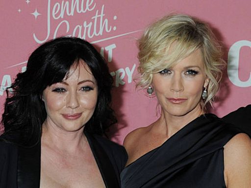 Jennie Garth shares the '90210' group chat's reaction to Shannen Doherty's death