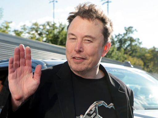 Elon Musk Creepily Offers to ‘Give’ Taylor Swift a ‘Child’ After She Endorses Kamala Harris