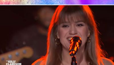 Watch Kelly Clarkson Go Down in a ‘Blaze of Glory’ as She Botches the Lyrics in Front of Bon Jovi