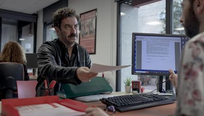 ‘Mala Persona’: la comedia en la que Arturo Valls pasa de ser “Ned Flanders de ‘Los Simpson’ a Pablo Escobar”