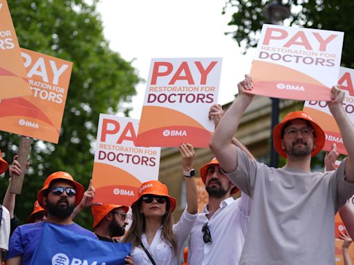 Junior doctors ‘offered 20% pay rise’ to end strikes