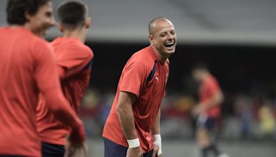 "Chicharito" Hernández celebró con un "Topo Gigio" al final del Clásico Tapatío y generó conato de pelea - El Diario NY