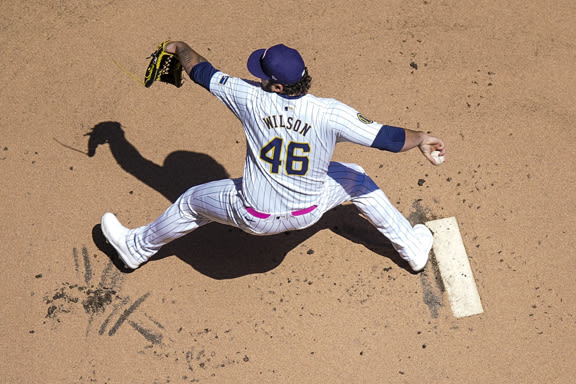 St. Louis Cardinals rally after ejections to salvage a win in Milwaukee on Sunday