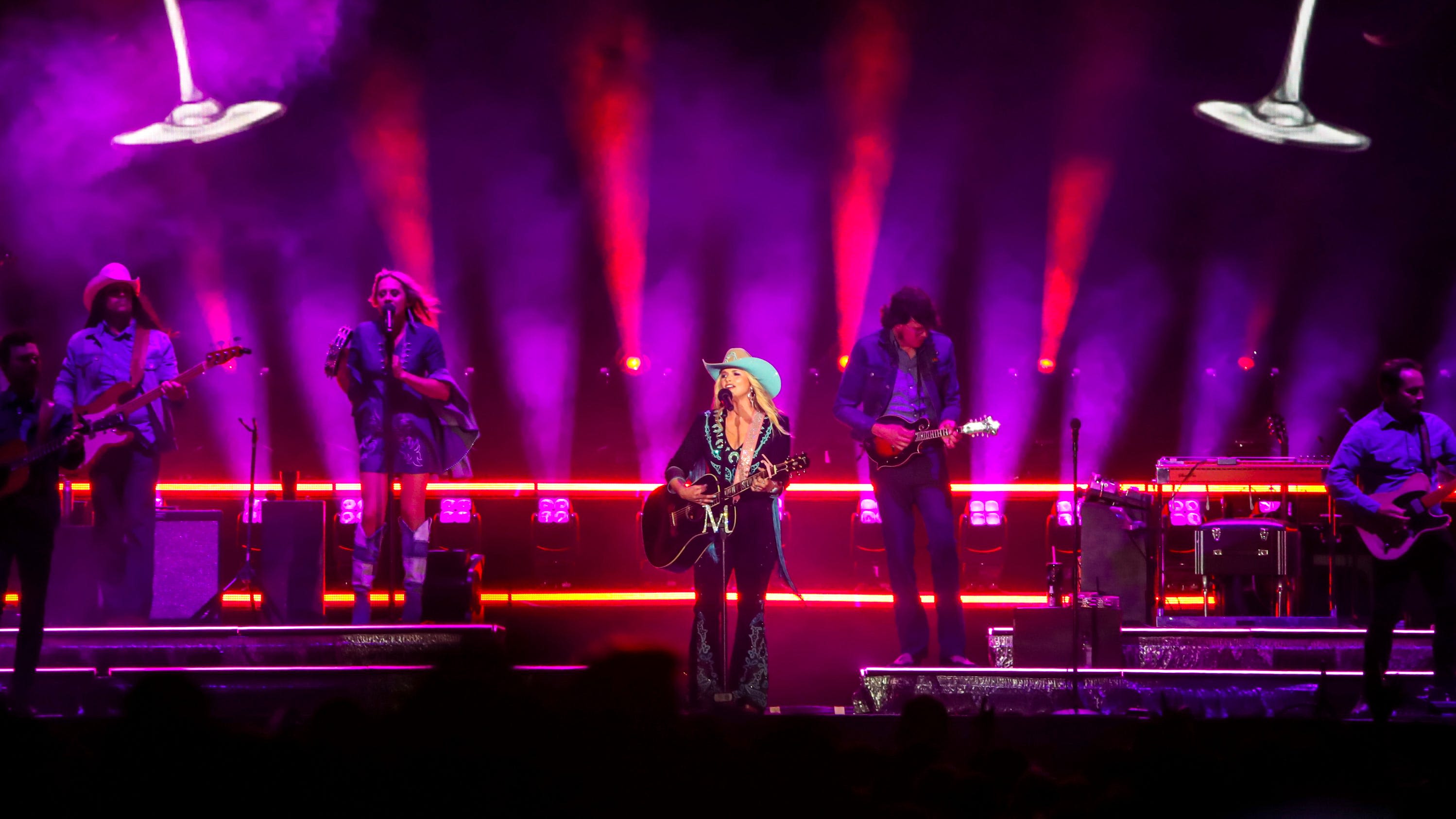 Stagecoach review: Take notes Eric Church, Miranda Lambert knows how to bring the hits