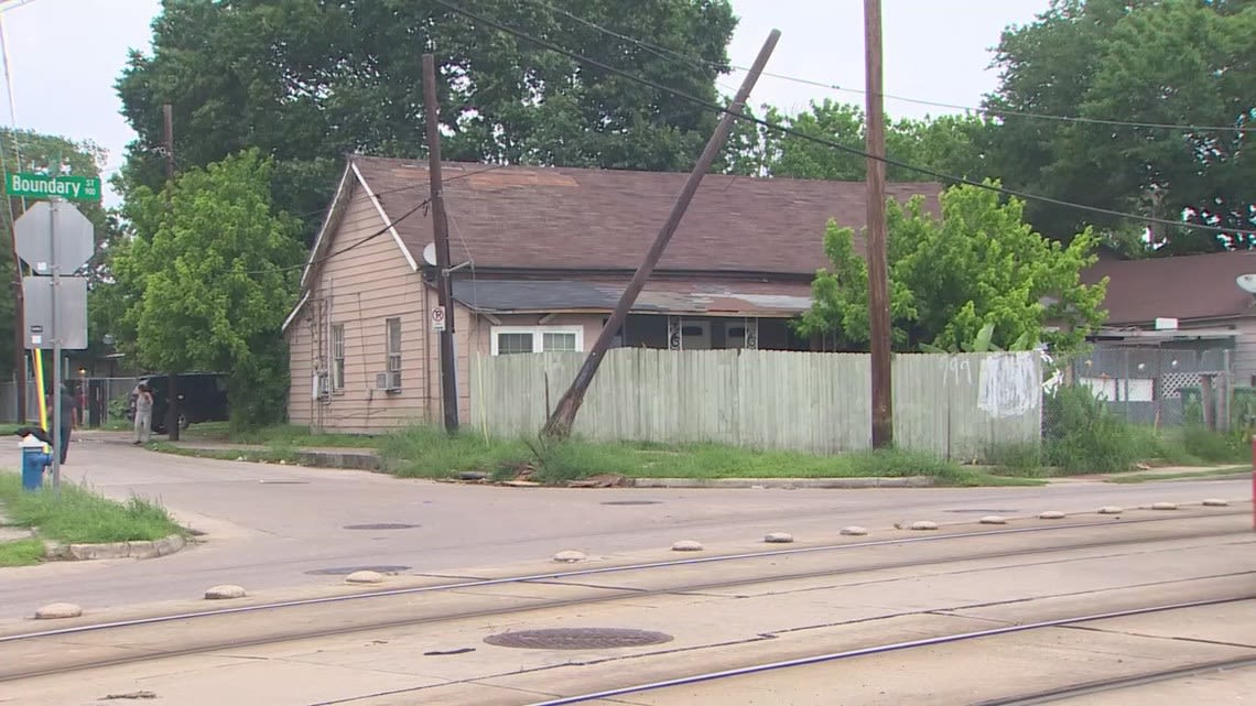 'We are neglected' | Near Northside neighbors concerned as splintered utility pole left leaning on cables