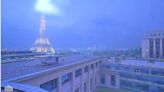 VIDEO: ¡Impresionante! Rayo cae sobre la torre Eiffel; lluvias dejan un muerto en Francia