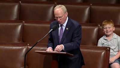 Lawmaker’s son photobombs him during House floor speech